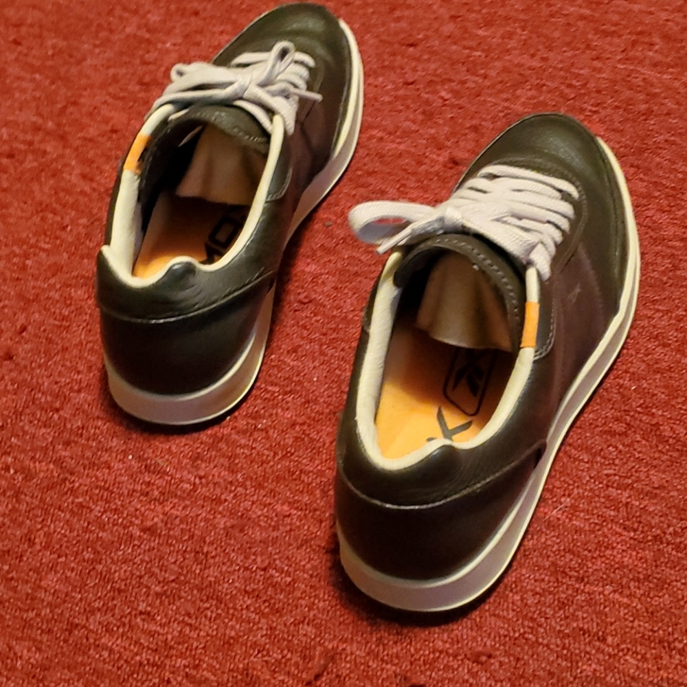 Sneakers ๐ - Picture 3 of 3